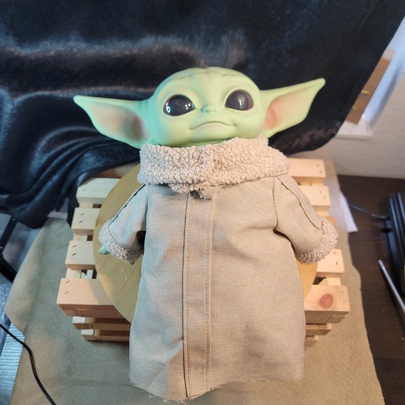 Mattel Star Wars The Child Grogu Plush with Satchel 11" Baby Yoda 2020 Disney - Picture 5 of 10